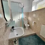 Cozy Apartment Near Hockey & Football Arena