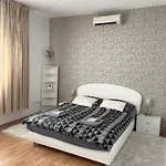 Cozy Apartment Near Hockey & Football Arena