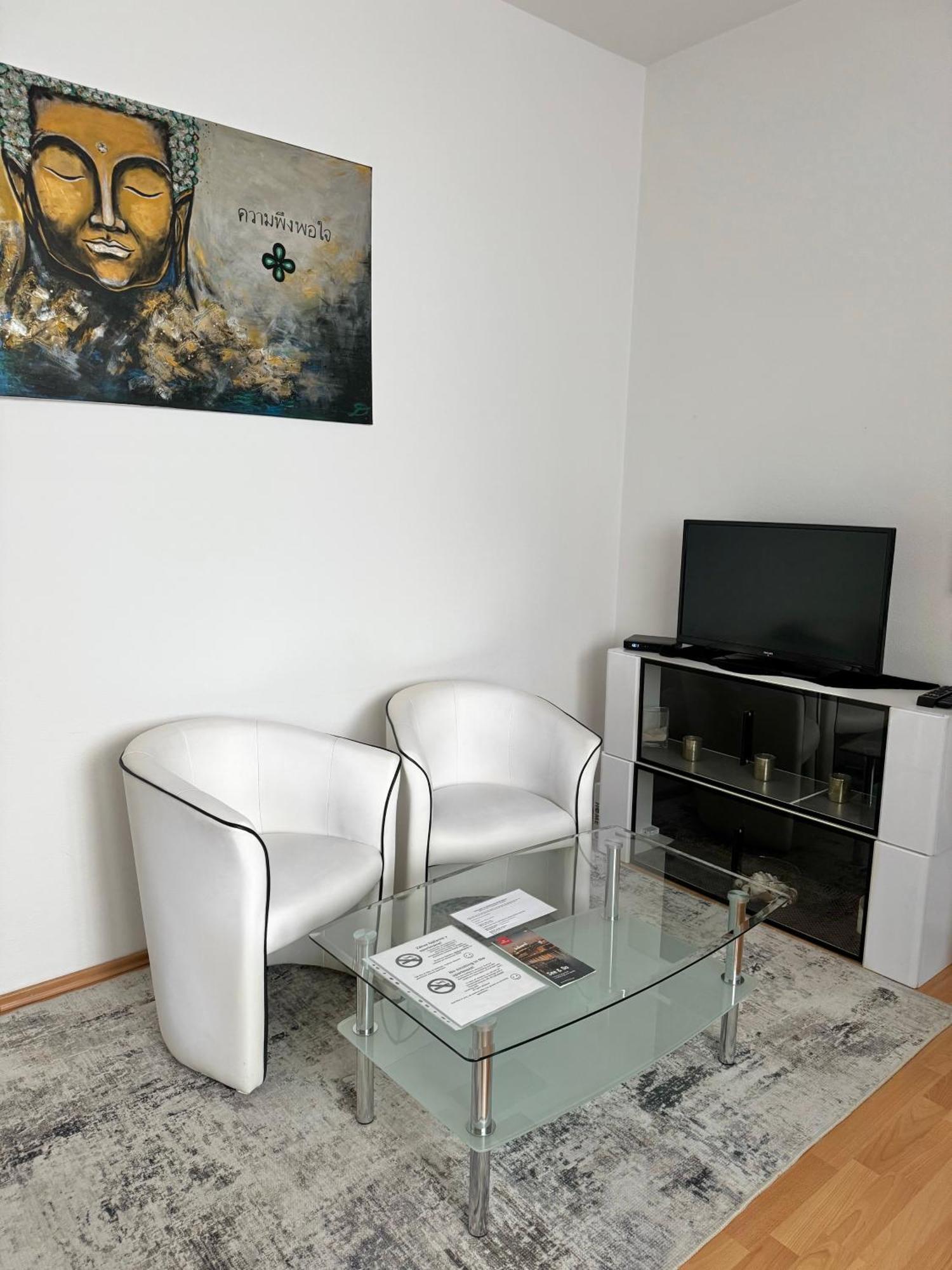 Cozy Near Hockey & Football Arena Appartement
